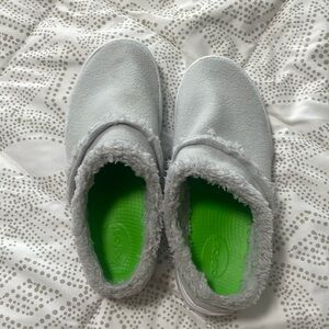 Like new Oofos slippers